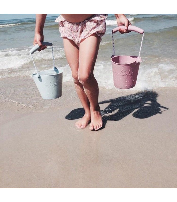 Set Cubo de playa, pala y moldes silicona Scrunch