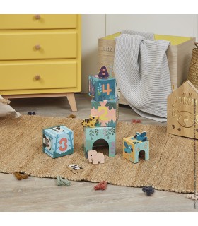 Pirámide de cartón y figuritas de madera Animales