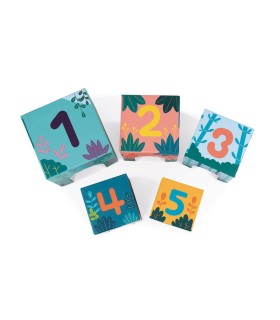 Pirámide de cartón y figuritas de madera Animales