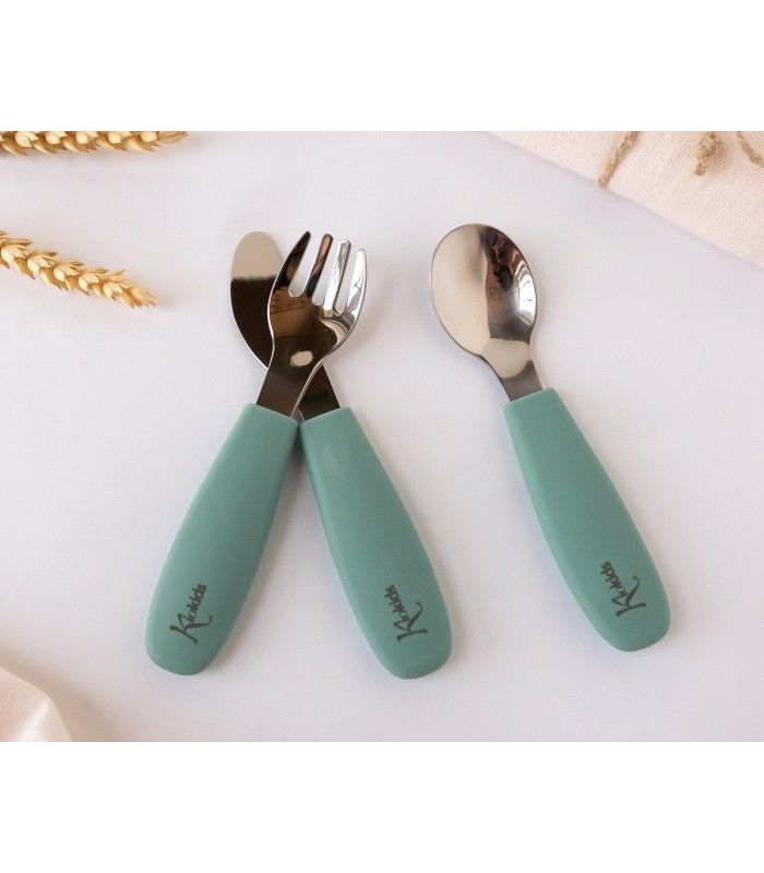 Cubiertos de acero y silicona verde salvia